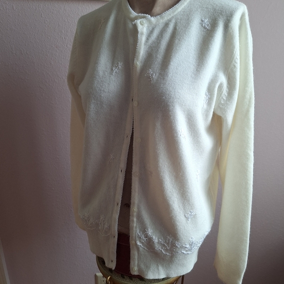 Emily Rose Button down Cardigan, embroidered and pearl beads - Picture 9 of 16